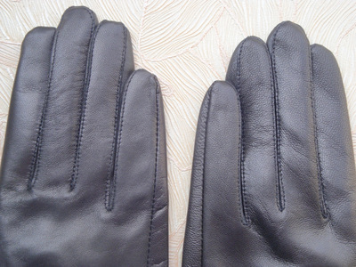 批發(fā)供應(yīng)品牌意大利華倫天努女式綿羊皮薄里手套（貨號510）